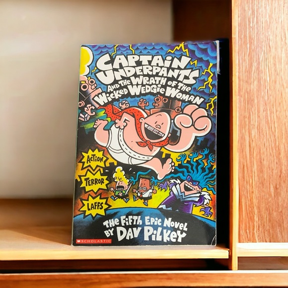 Captain Underpants and the Wrath of the Wicked Wedgie Woman by Pilkey, Dav - Picture 2 of 8